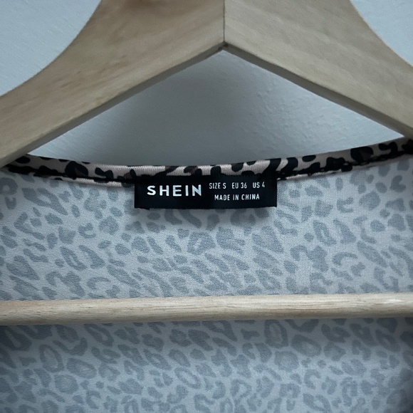 Cheetah Print Cropped T-shirt - Picture 3 of 5